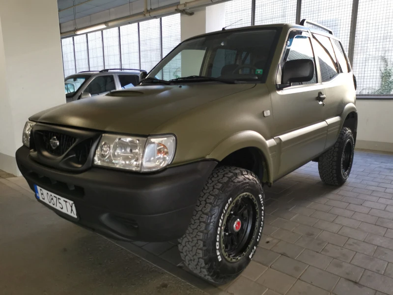 Nissan Terrano 2.4, снимка 1 - Автомобили и джипове - 47485935