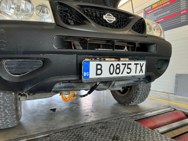 Nissan Terrano 2.4, снимка 8 - Автомобили и джипове - 47485935