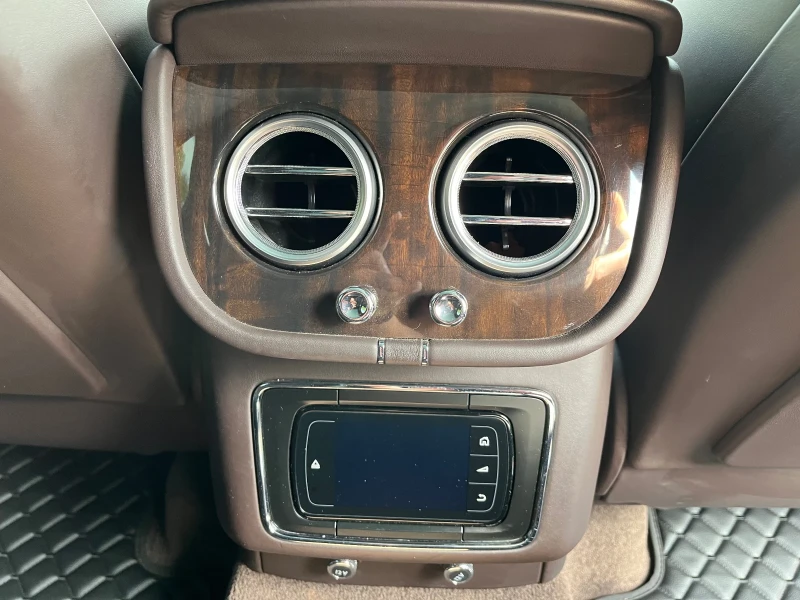 Bentley Bentayga V8/DIESEL/MULLINER/7-МЕСТЕН, снимка 11 - Автомобили и джипове - 53128658