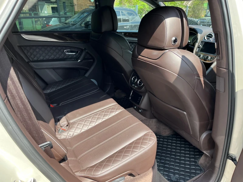 Bentley Bentayga V8/DIESEL/MULLINER/7-МЕСТЕН, снимка 10 - Автомобили и джипове - 53128658