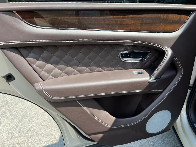 Bentley Bentayga V8/DIESEL/MULLINER/7-МЕСТЕН, снимка 9 - Автомобили и джипове - 53128658