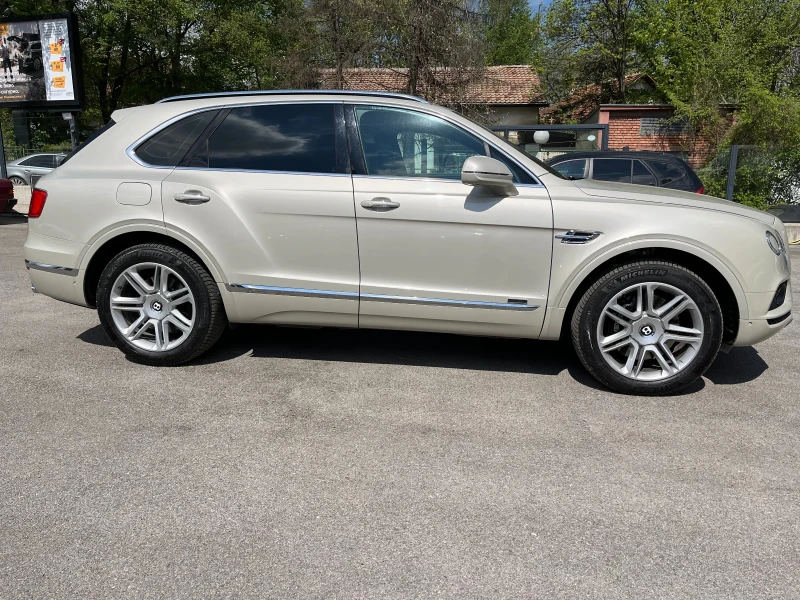 Bentley Bentayga V8/DIESEL/MULLINER/7-МЕСТЕН, снимка 4 - Автомобили и джипове - 53128658