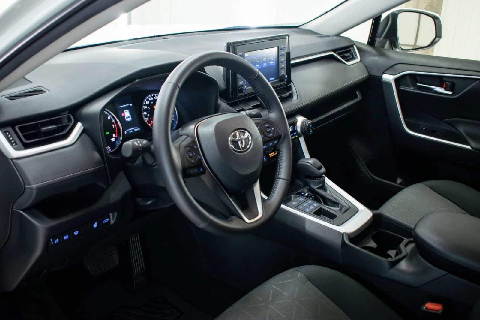 Toyota Rav4 2.5 XLE AWD 44 000км - изображение 8