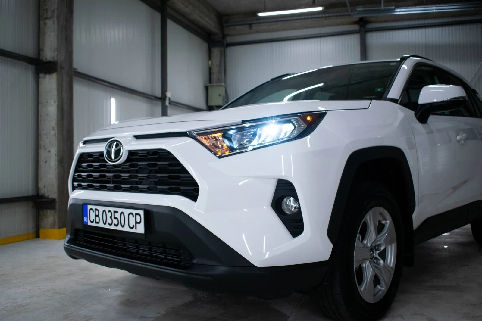 Toyota Rav4 2.5 XLE AWD 44 000км - изображение 3