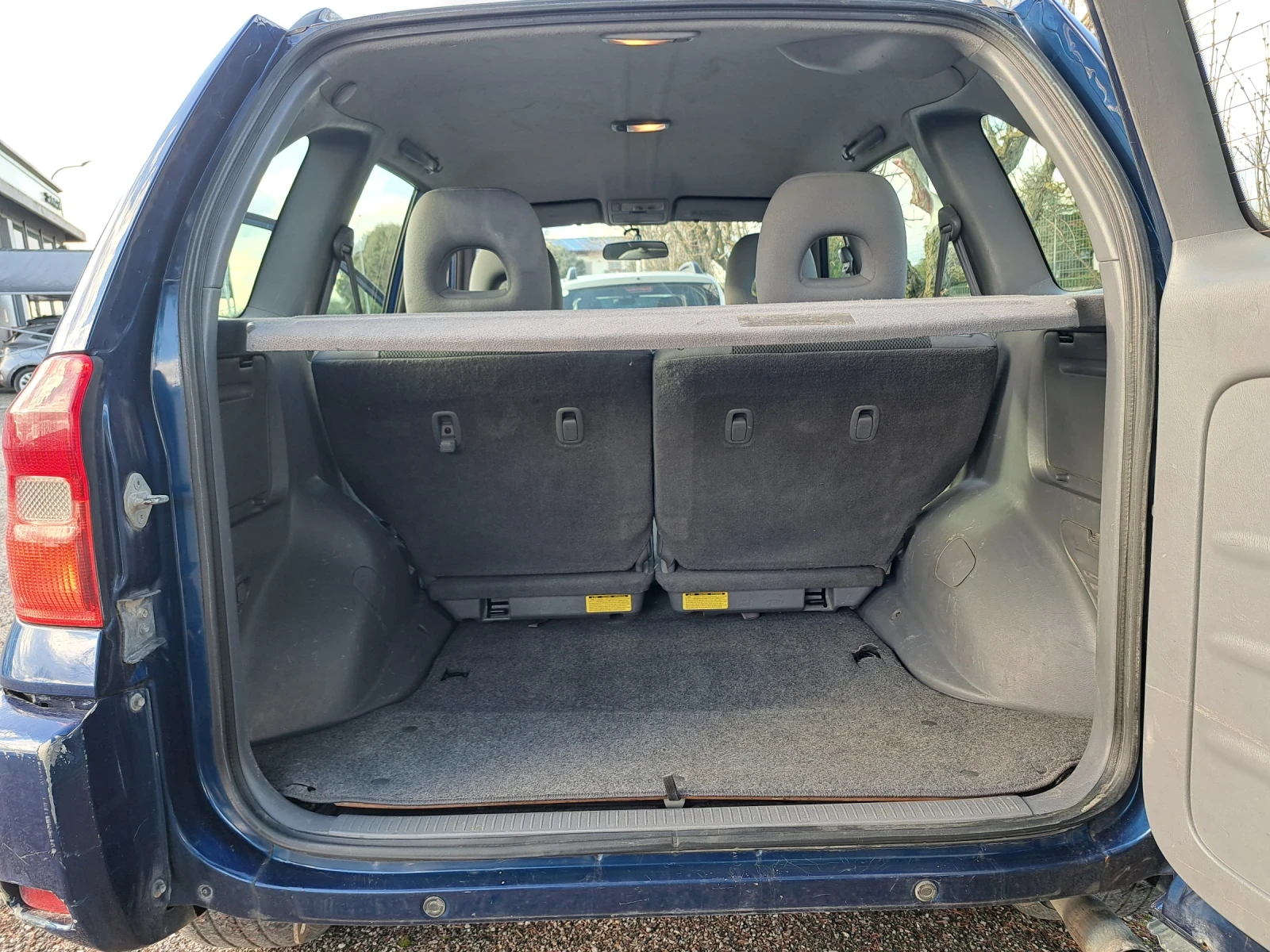 Toyota Rav4 2.0 D4D, снимка 10 - Автомобили и джипове - 54080266