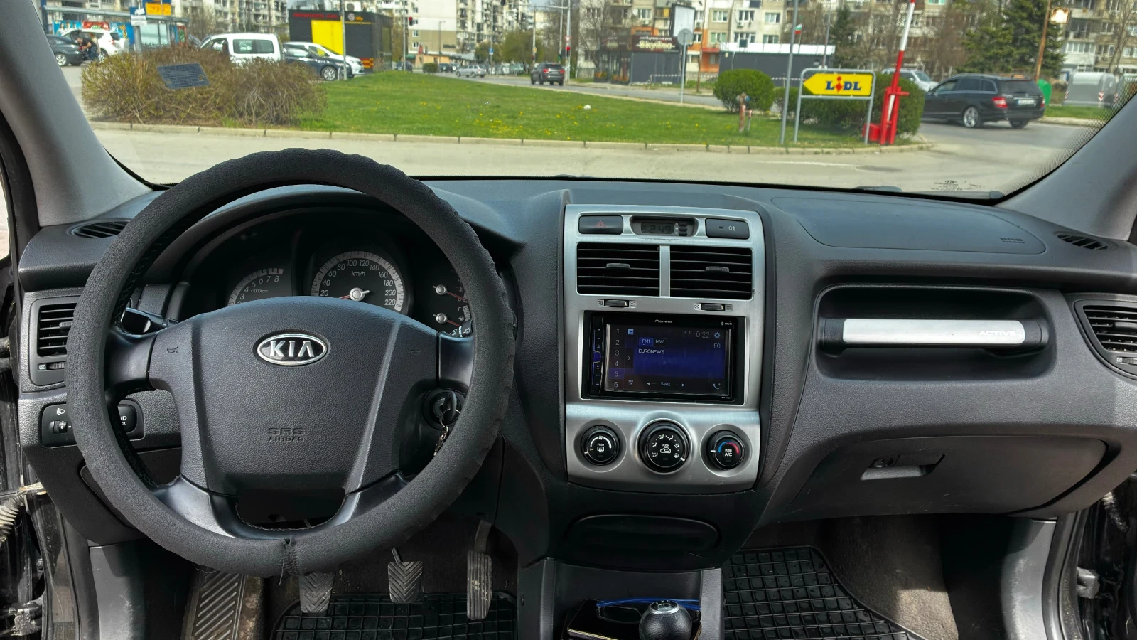 Kia Sportage 2.0 140кс, снимка 8 - Автомобили и джипове - 54180207