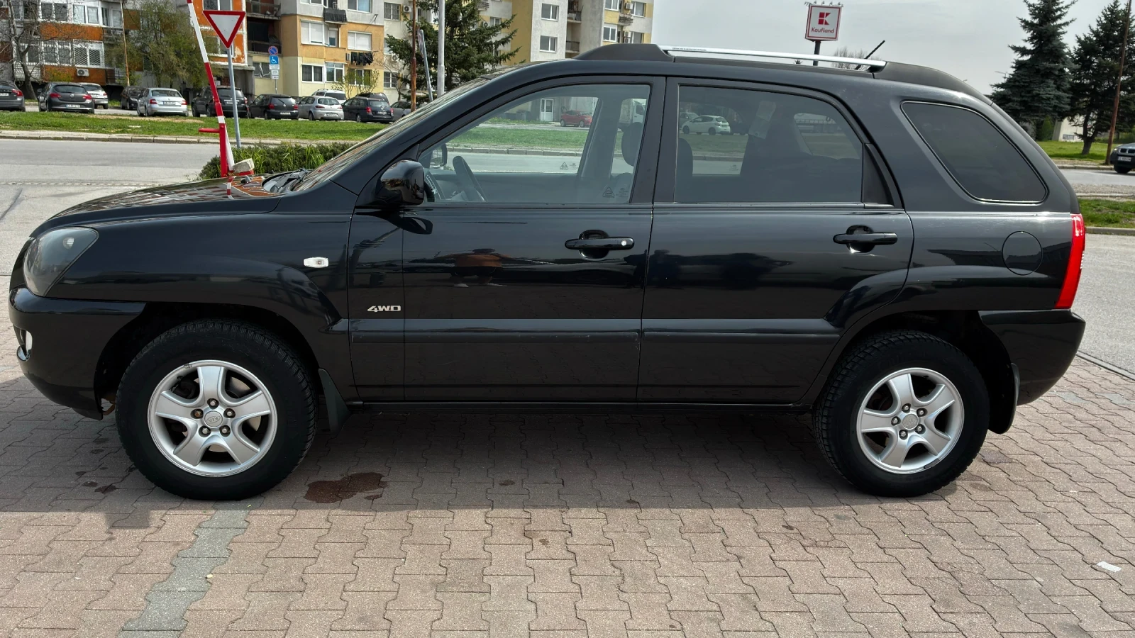 Kia Sportage 2.0 140кс, снимка 6 - Автомобили и джипове - 54180207