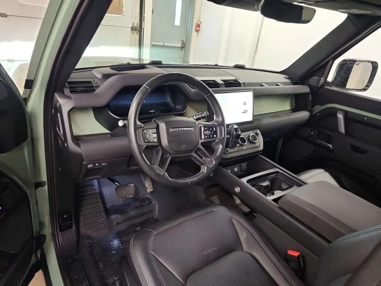 Land Rover Defender 75TH EDITION| HUD| 360| 2 КЛЮЧА| , снимка 9 - Автомобили и джипове - 54278924