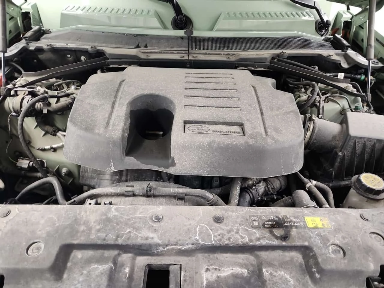 Land Rover Defender 75TH EDITION| HUD| 360| 2 КЛЮЧА| , снимка 16 - Автомобили и джипове - 54278924