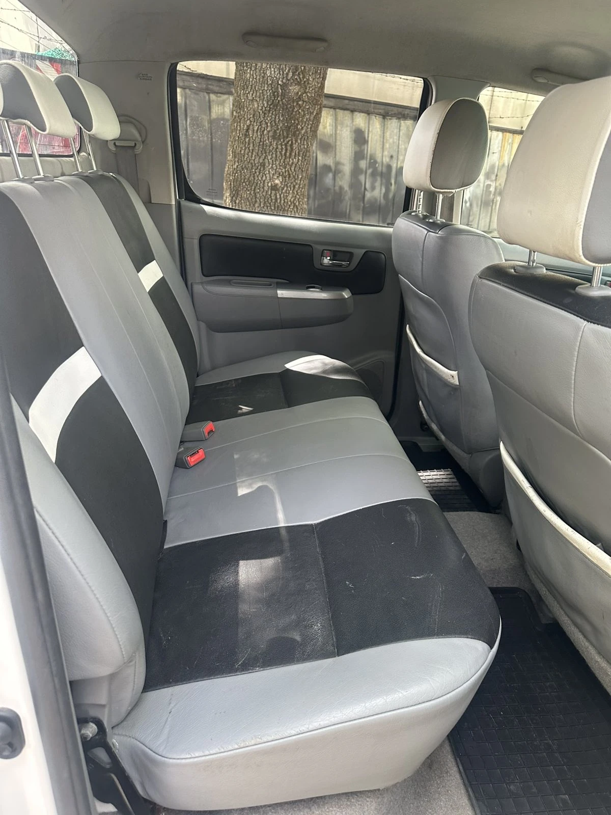 Toyota Hilux, снимка 10 - Автомобили и джипове - 54681589