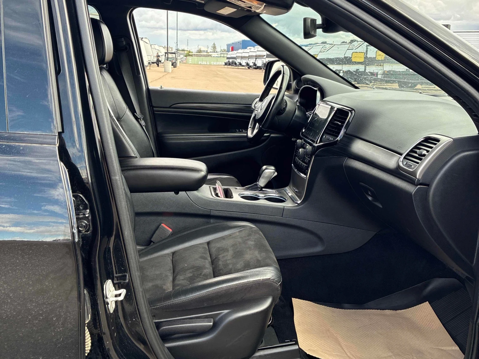Jeep Grand cherokee * Altitude * CARFAX * ОПЦИЯ ЗА ФИНАНСИРАНЕ, снимка 14 - Автомобили и джипове - 56069453
