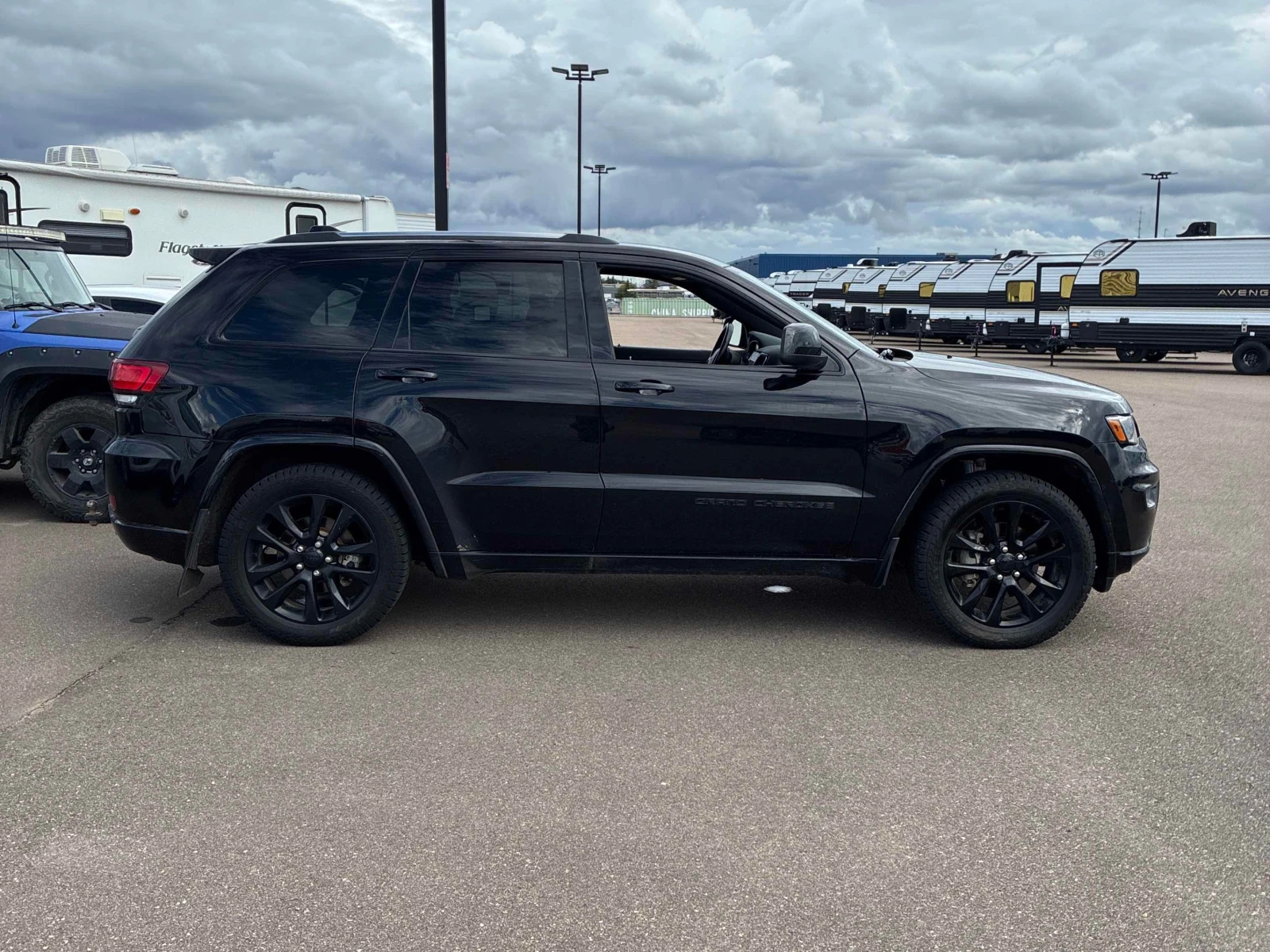Jeep Grand cherokee * Altitude * CARFAX * ОПЦИЯ ЗА ФИНАНСИРАНЕ, снимка 3 - Автомобили и джипове - 56069453