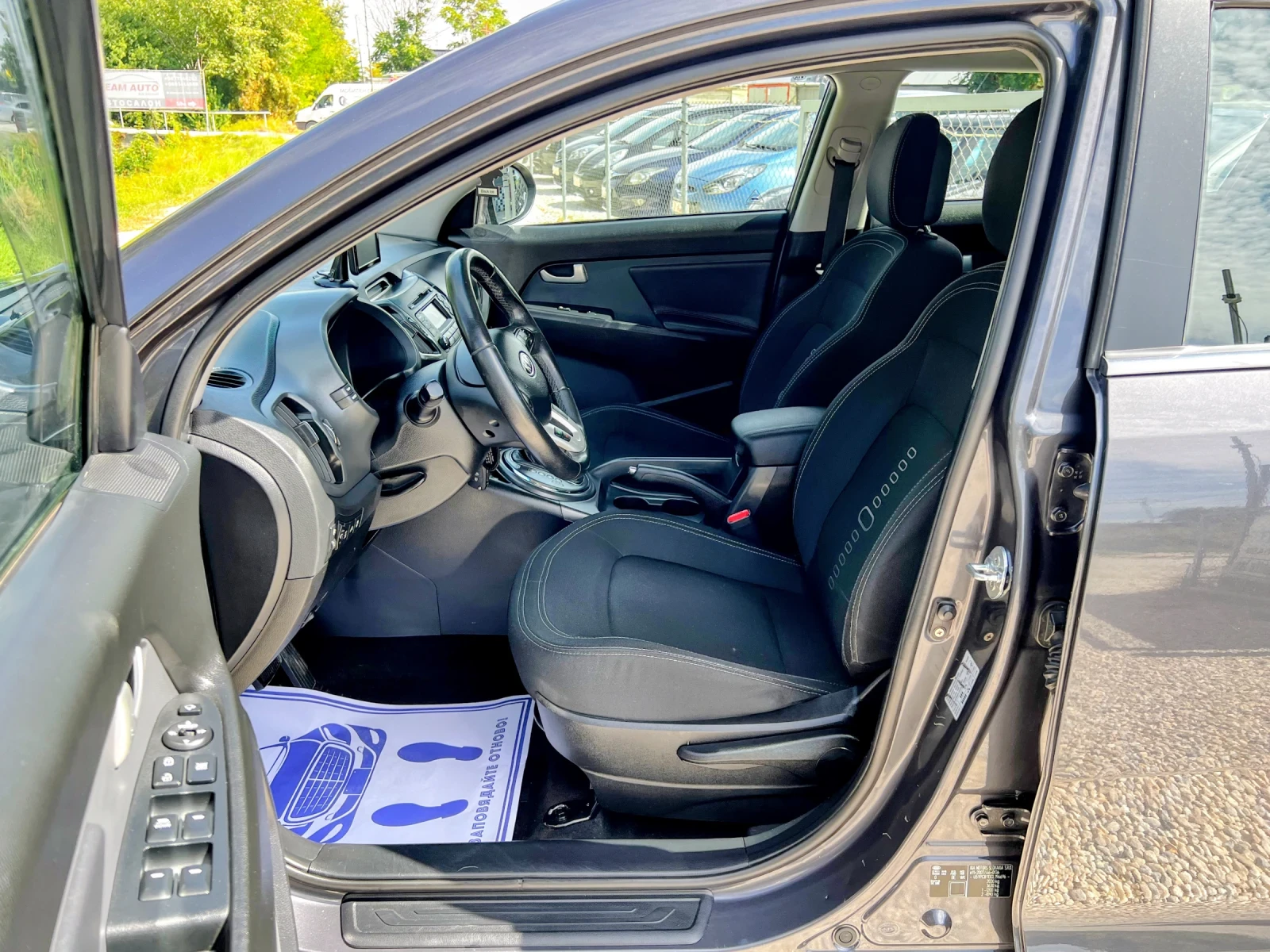 Kia Sportage 2.0i AUTOMATIC 4X4 SWISS EDITION, снимка 8 - Автомобили и джипове - 56084721