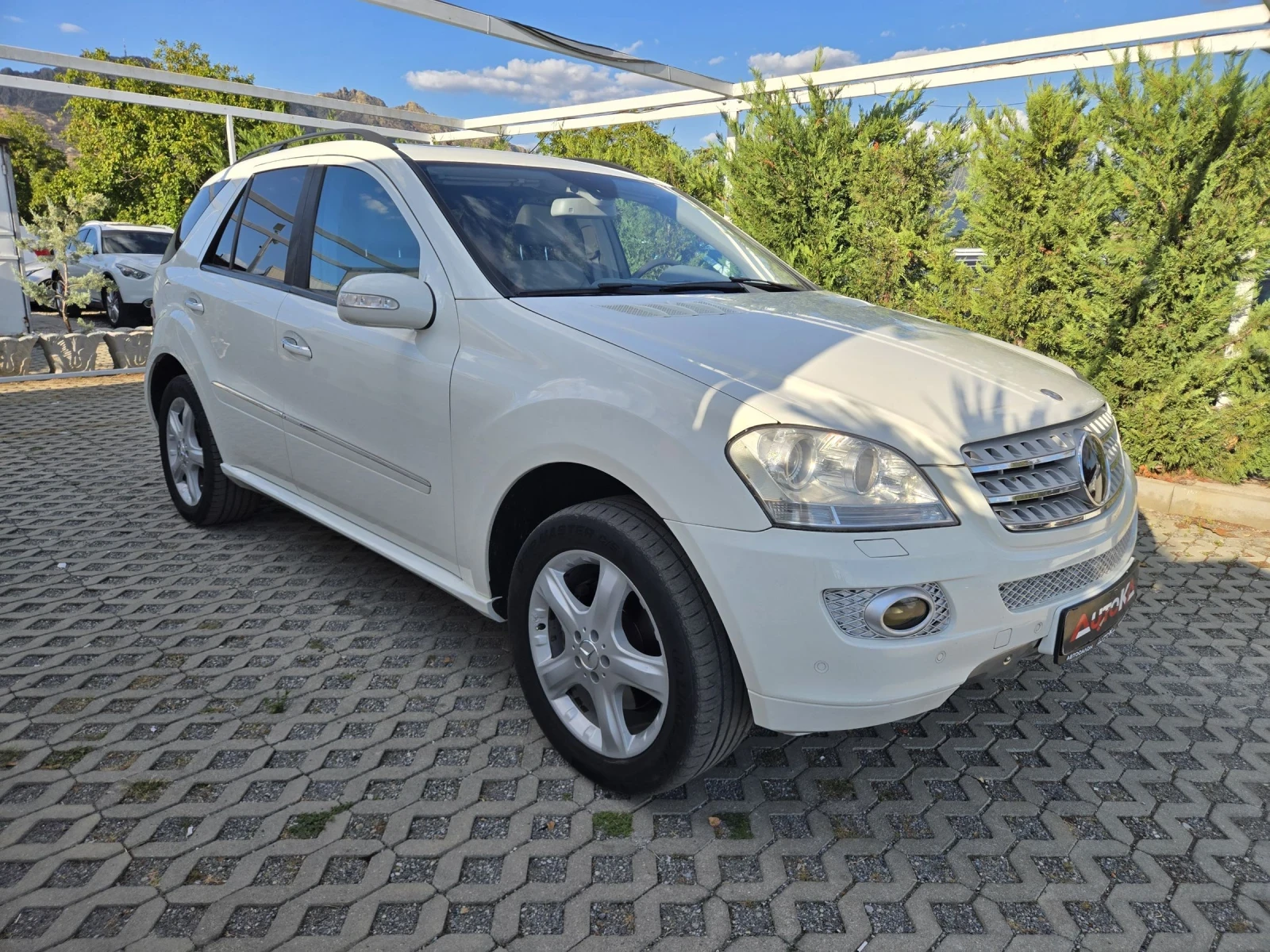 Mercedes-Benz ML 350 3.5i-272кс= ГАЗ= H&K= DISTRONIC= PANO= OFFROAD PAC, снимка 2 - Автомобили и джипове - 56133767