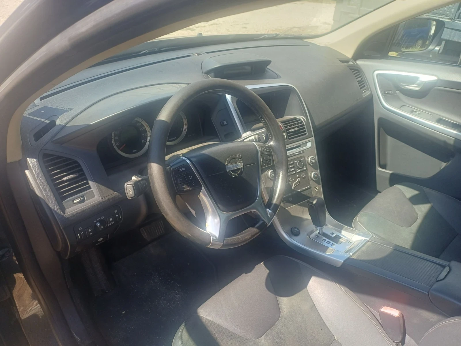 Volvo XC60 2, 4td 215p.s., снимка 7 - Автомобили и джипове - 56166161