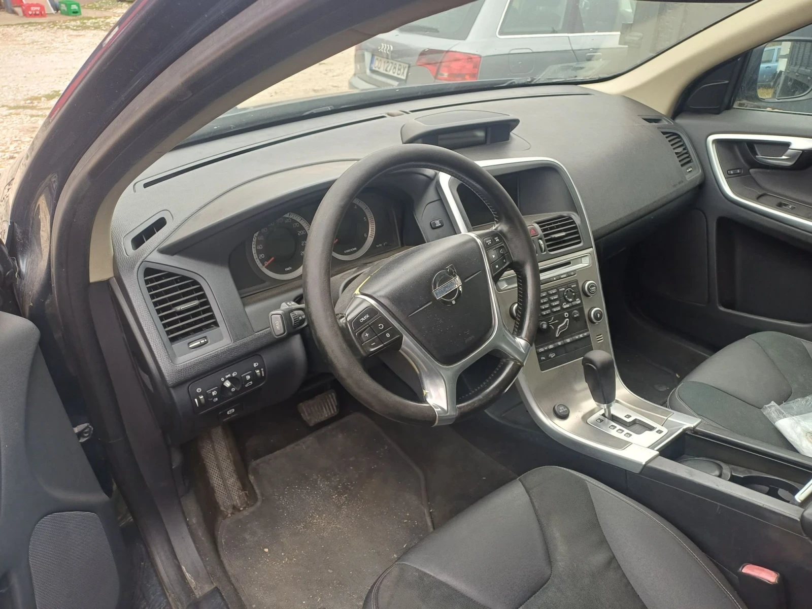 Volvo XC60 2, 4td 215p.s., снимка 6 - Автомобили и джипове - 56528939