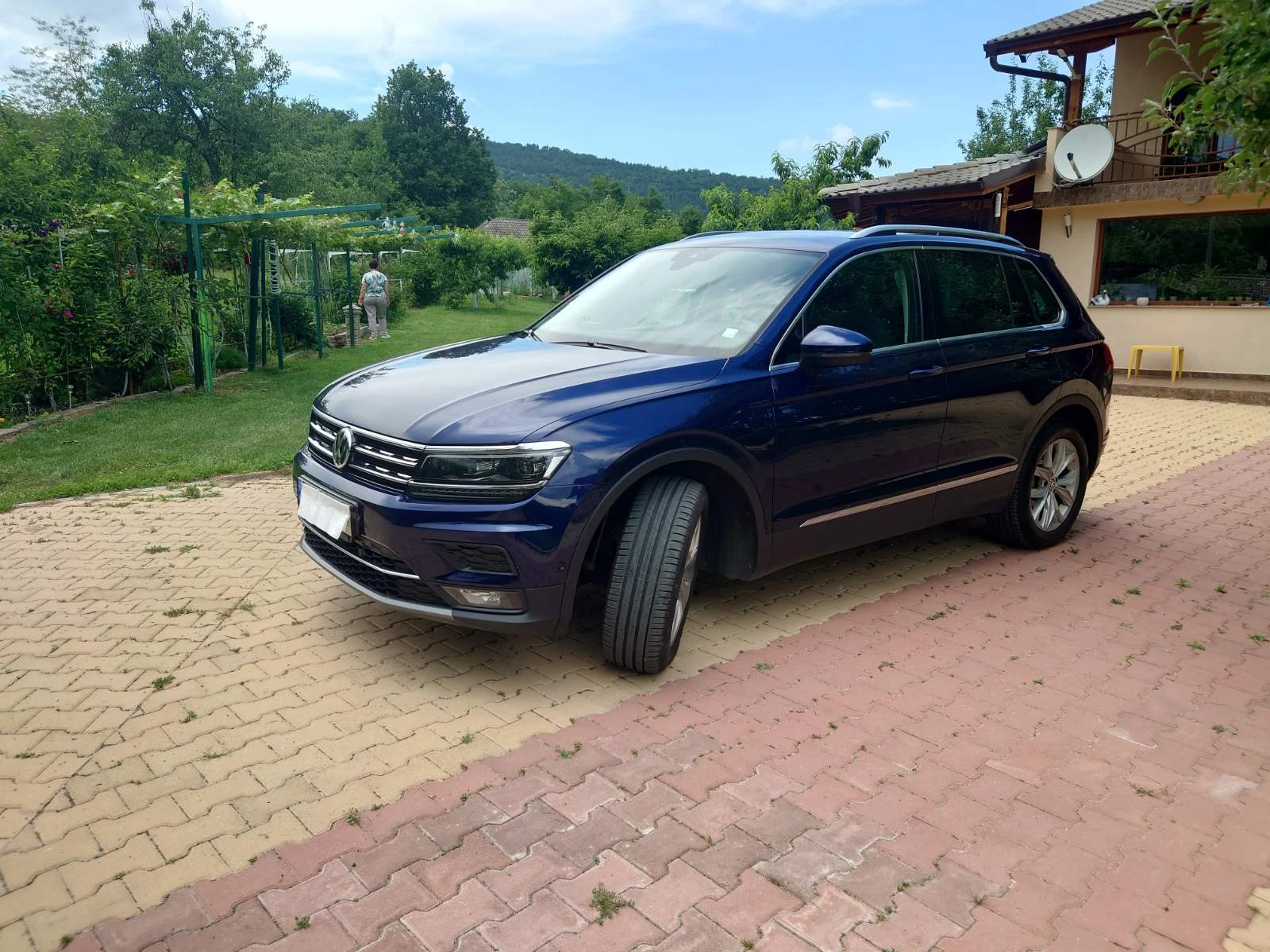 VW Tiguan, снимка 3 - Автомобили и джипове - 56466372