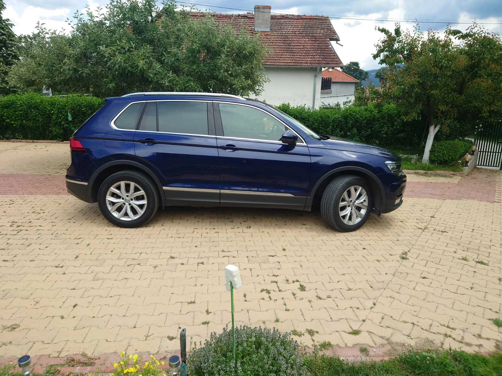 VW Tiguan, снимка 2 - Автомобили и джипове - 56466372