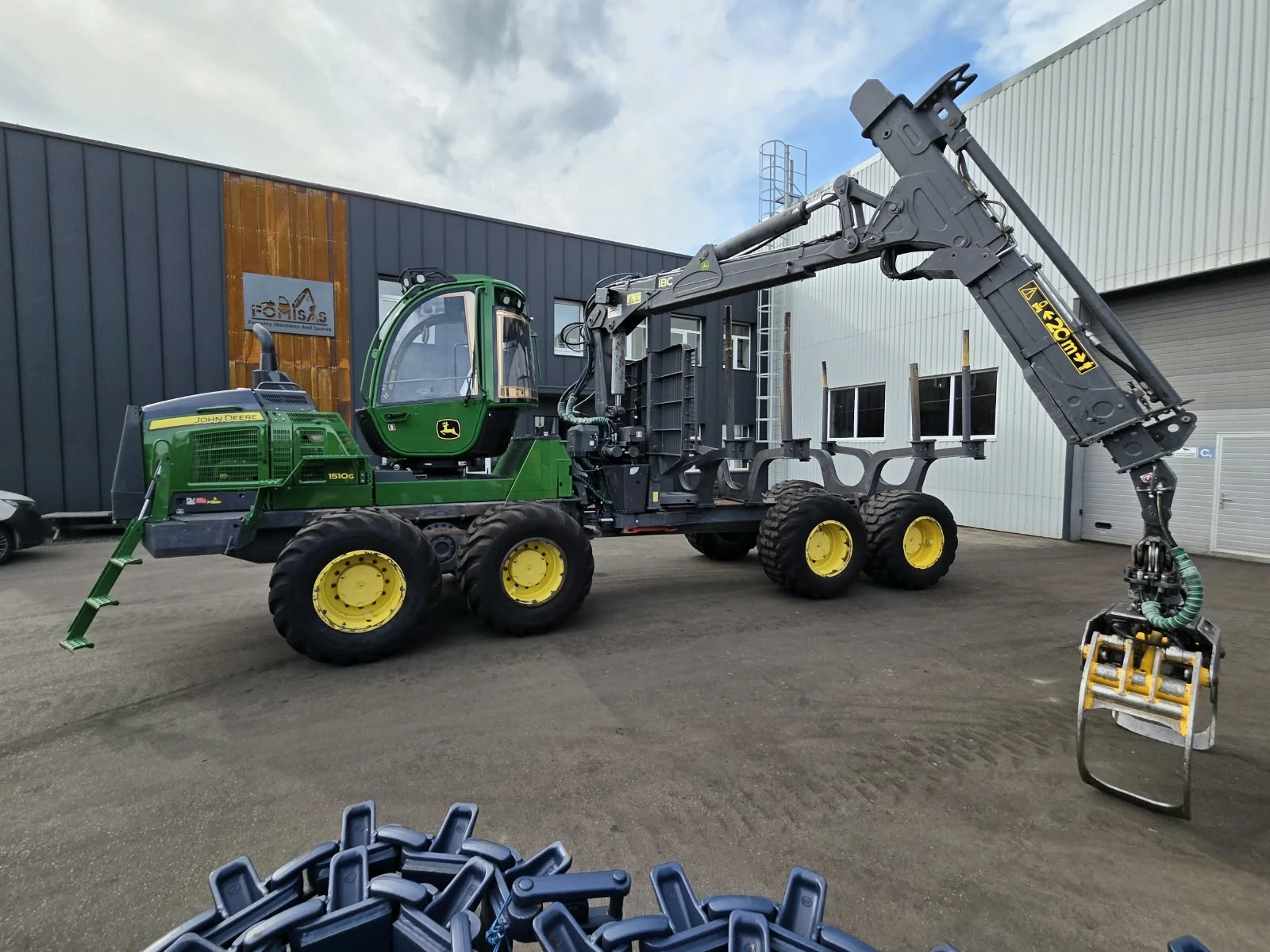 Специализирани машини Машини за дърводобив John Deere 1510G, снимка 2 - Селскостопанска техника - 55902873