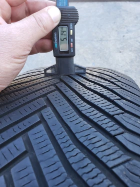 Гуми Зимни 235/50R19, снимка 8