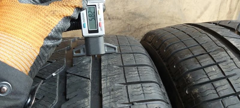 Гуми Зимни 245/40R17, снимка 4 - Гуми и джанти - 31352430