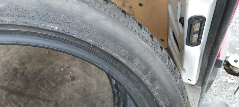 Гуми Зимни 245/40R17, снимка 8 - Гуми и джанти - 31352430