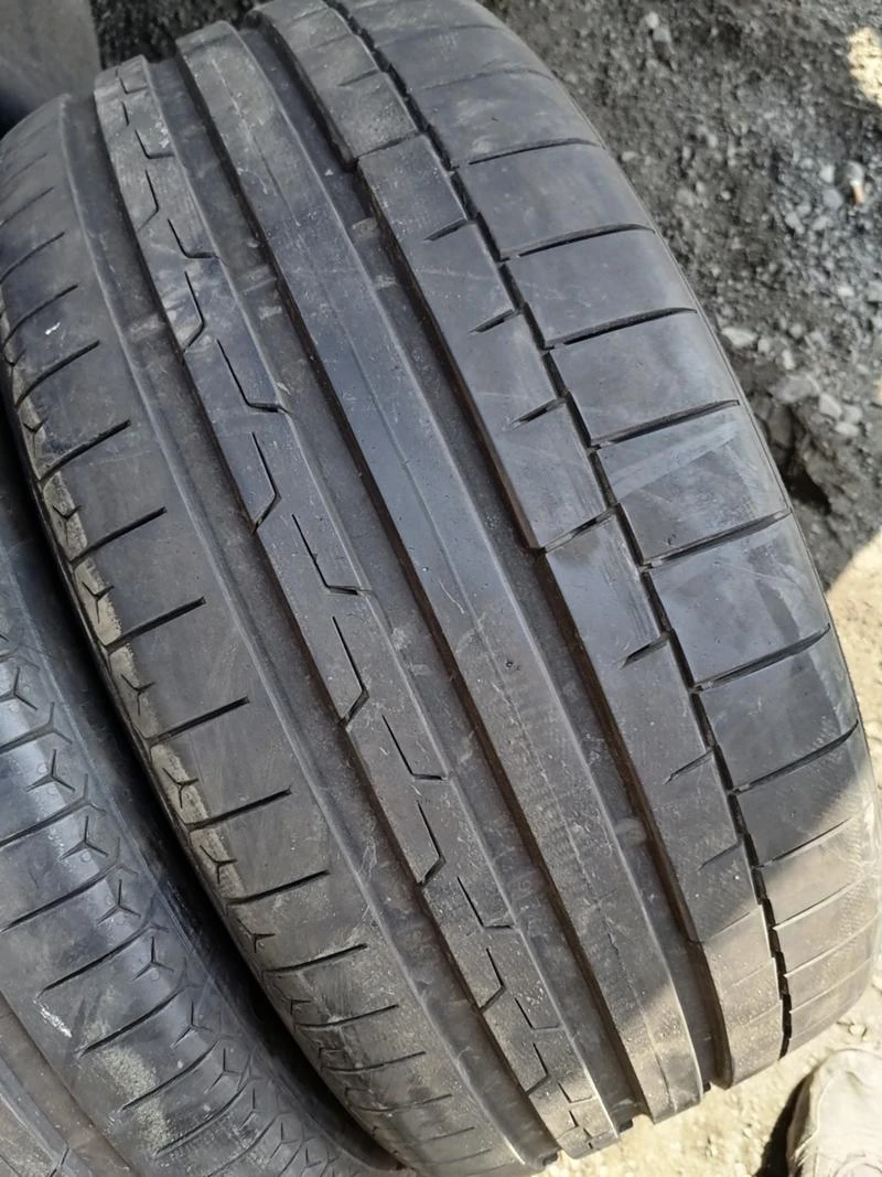 Гуми Летни 245/40R19, снимка 2 - Гуми и джанти - 32080284