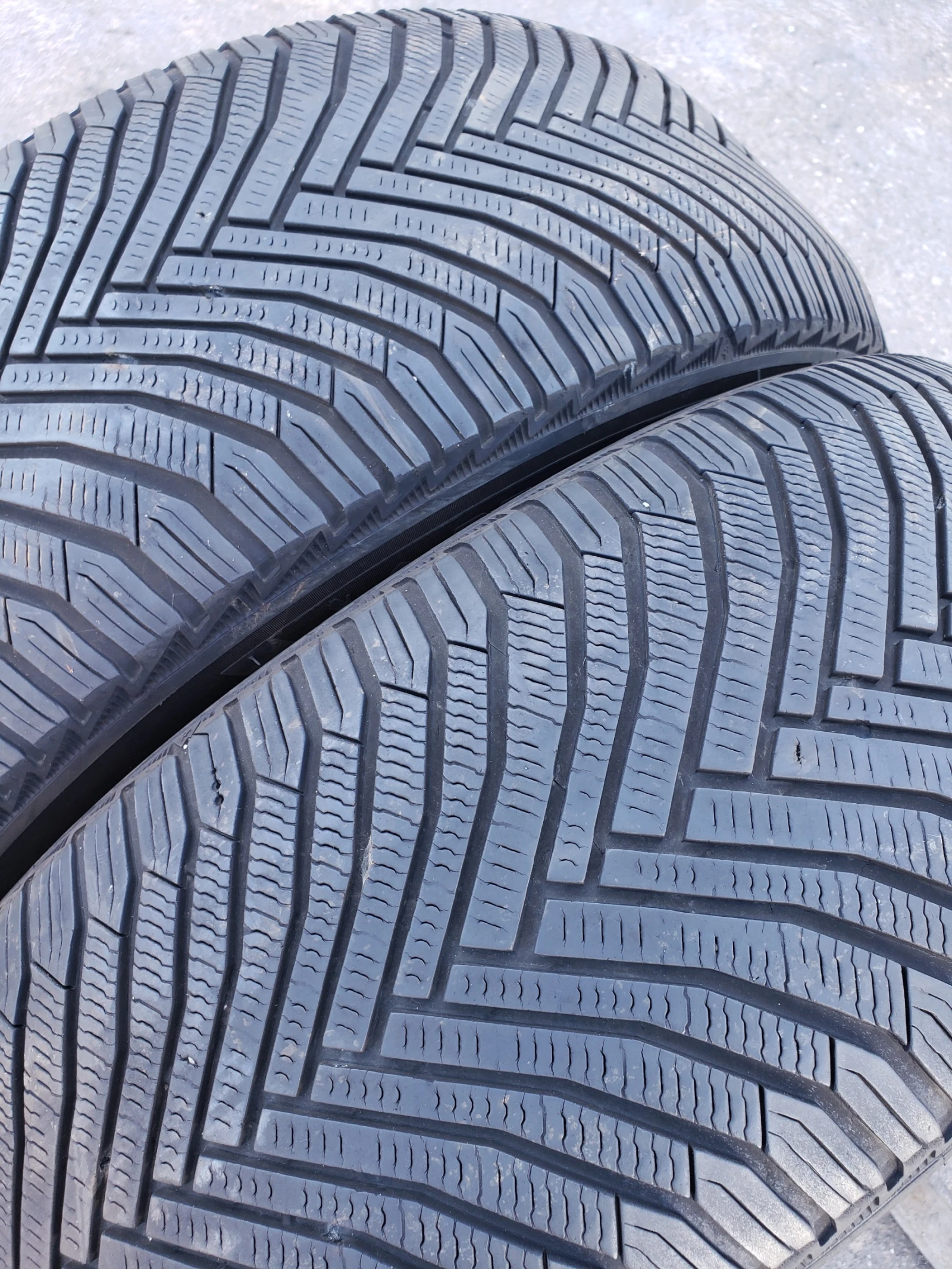 Гуми Зимни 235/50R19, снимка 3 - Гуми и джанти - 55959258