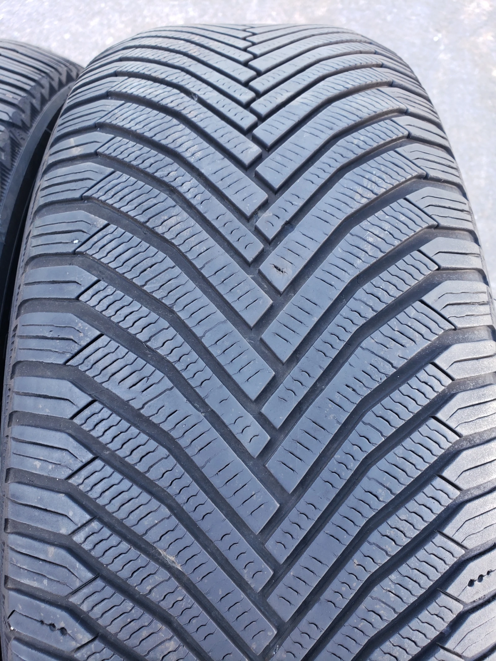 Гуми Зимни 235/50R19
