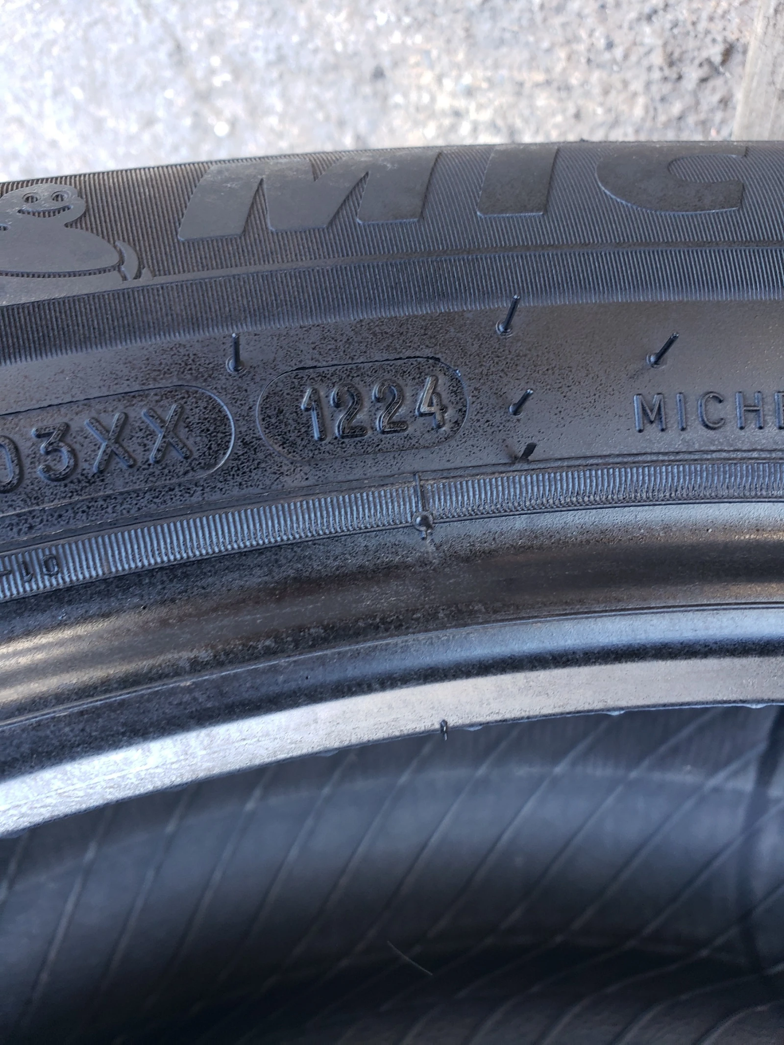 Гуми Зимни 235/50R19, снимка 6 - Гуми и джанти - 55959258