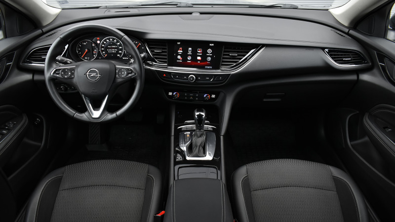Opel Insignia Sports Tourer 2.0d Innovation Automatic, снимка 9 - Автомобили и джипове - 42653745
