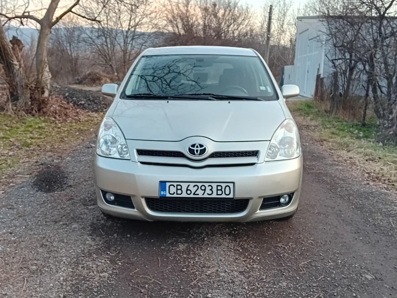 Toyota Corolla verso 1.8  Бензин Чисто нови гуми, снимка 3 - Автомобили и джипове - 48897943