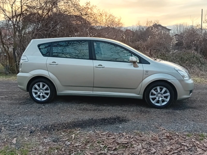 Toyota Corolla verso 1.8  Бензин Чисто нови гуми, снимка 5 - Автомобили и джипове - 48897943