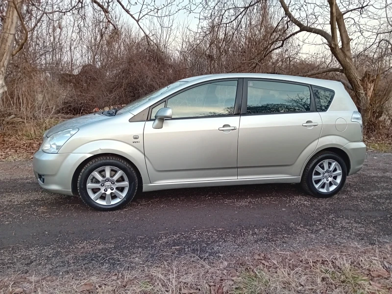 Toyota Corolla verso 1.8  Бензин Чисто нови гуми, снимка 4 - Автомобили и джипове - 48897943