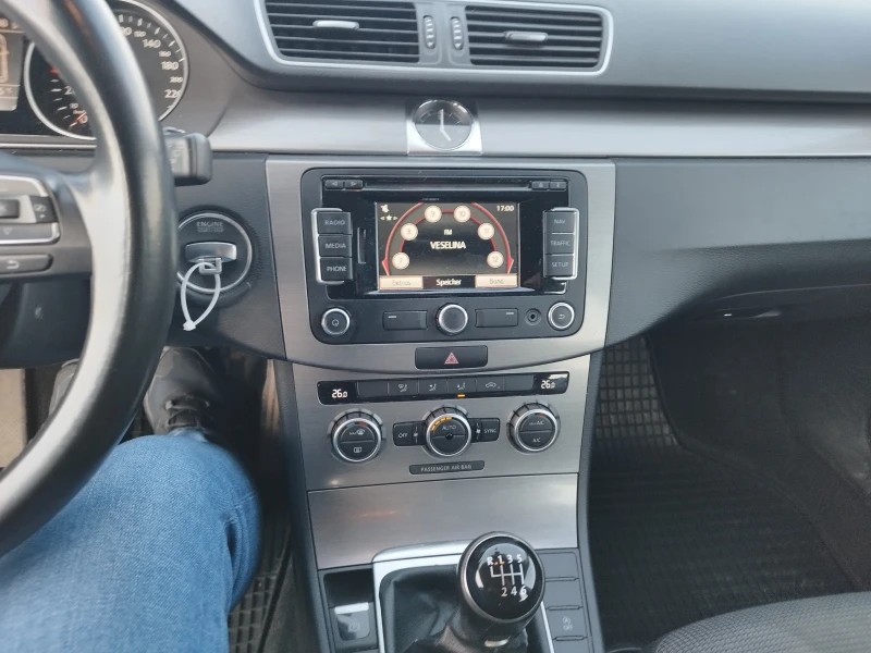 VW Passat 1.6 tdi 105 kc., снимка 15 - Автомобили и джипове - 53498514