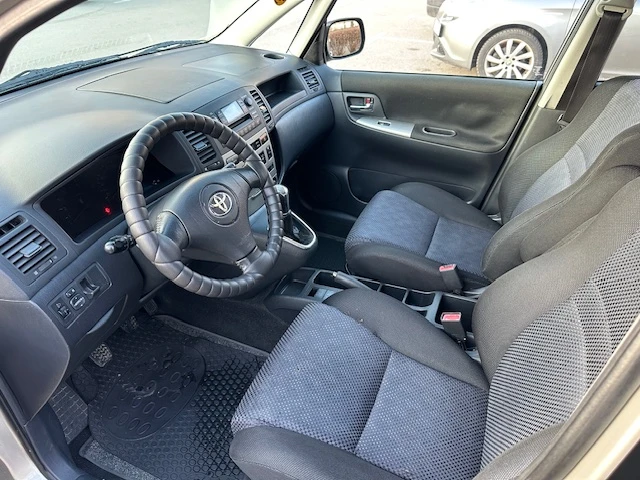 Toyota Corolla verso, снимка 8 - Автомобили и джипове - 49065028