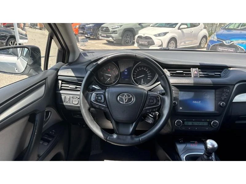 Toyota Avensis SDN 1.6D 6MT EXECUTIVE, снимка 9 - Автомобили и джипове - 55171568