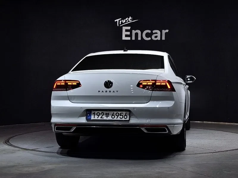 VW Passat 2.0 TDI PREMIUM, снимка 4 - Автомобили и джипове - 55207663