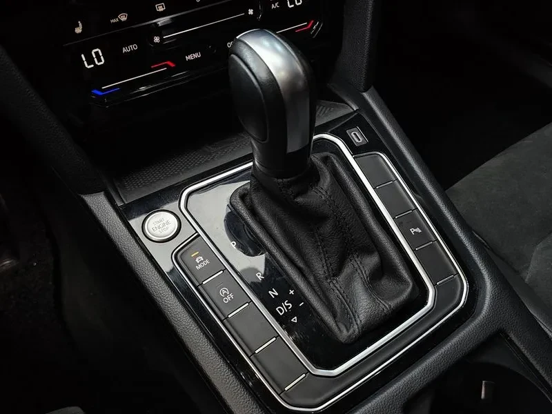 VW Passat 2.0 TDI PREMIUM, снимка 9 - Автомобили и джипове - 55207663