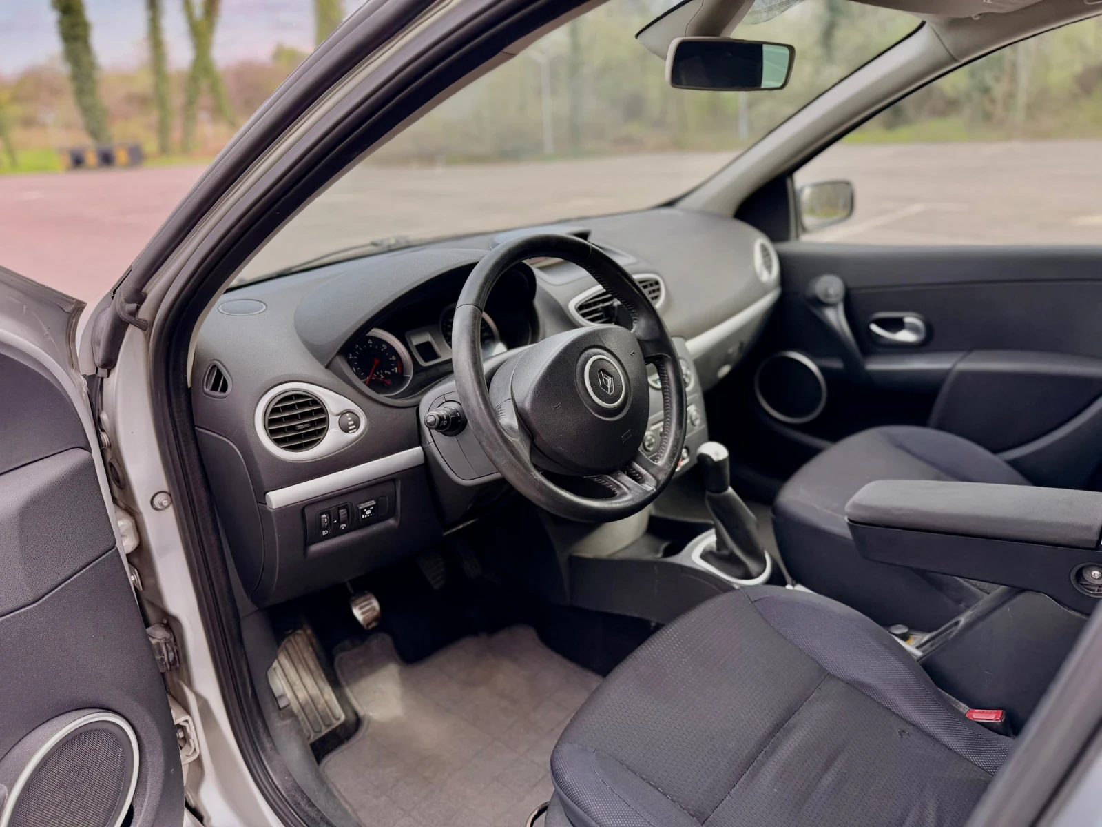 Renault Clio LPG , снимка 8 - Автомобили и джипове - 54175707