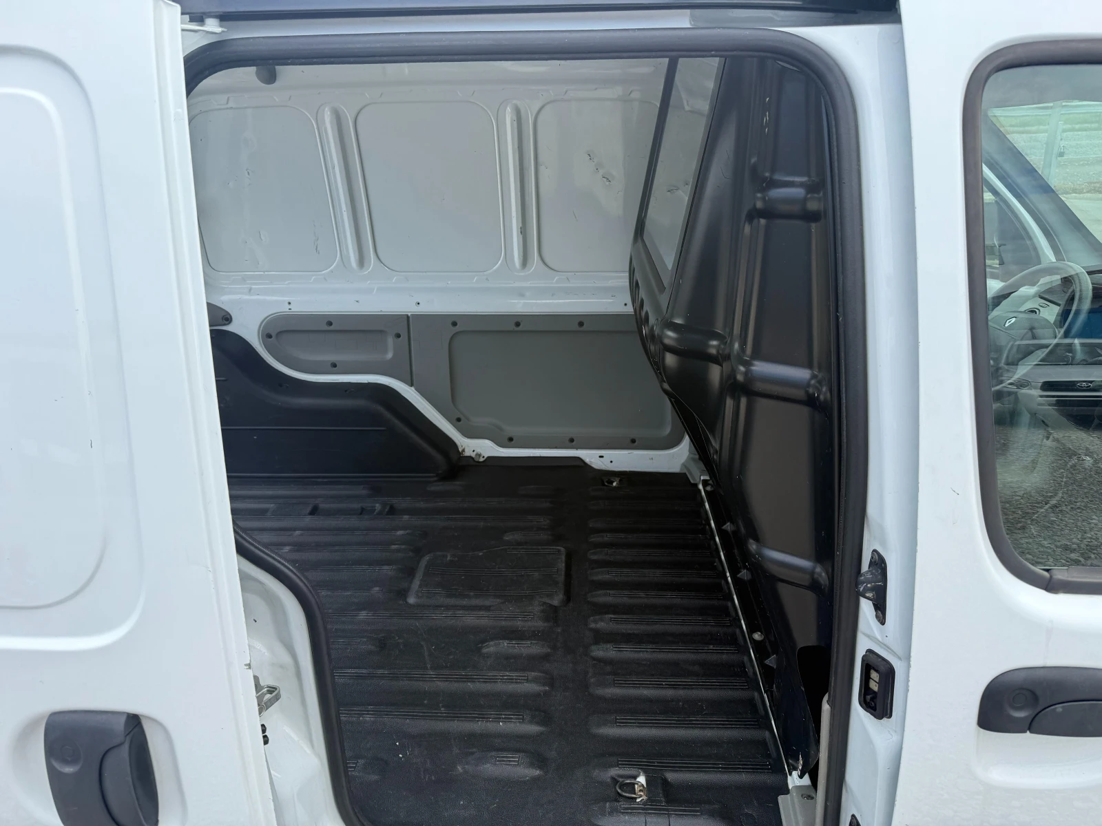 Renault Kangoo 1, 5 DCI КЛИМАТИК !! НОВ ВНОС !!!, снимка 15 - Автомобили и джипове - 54373941