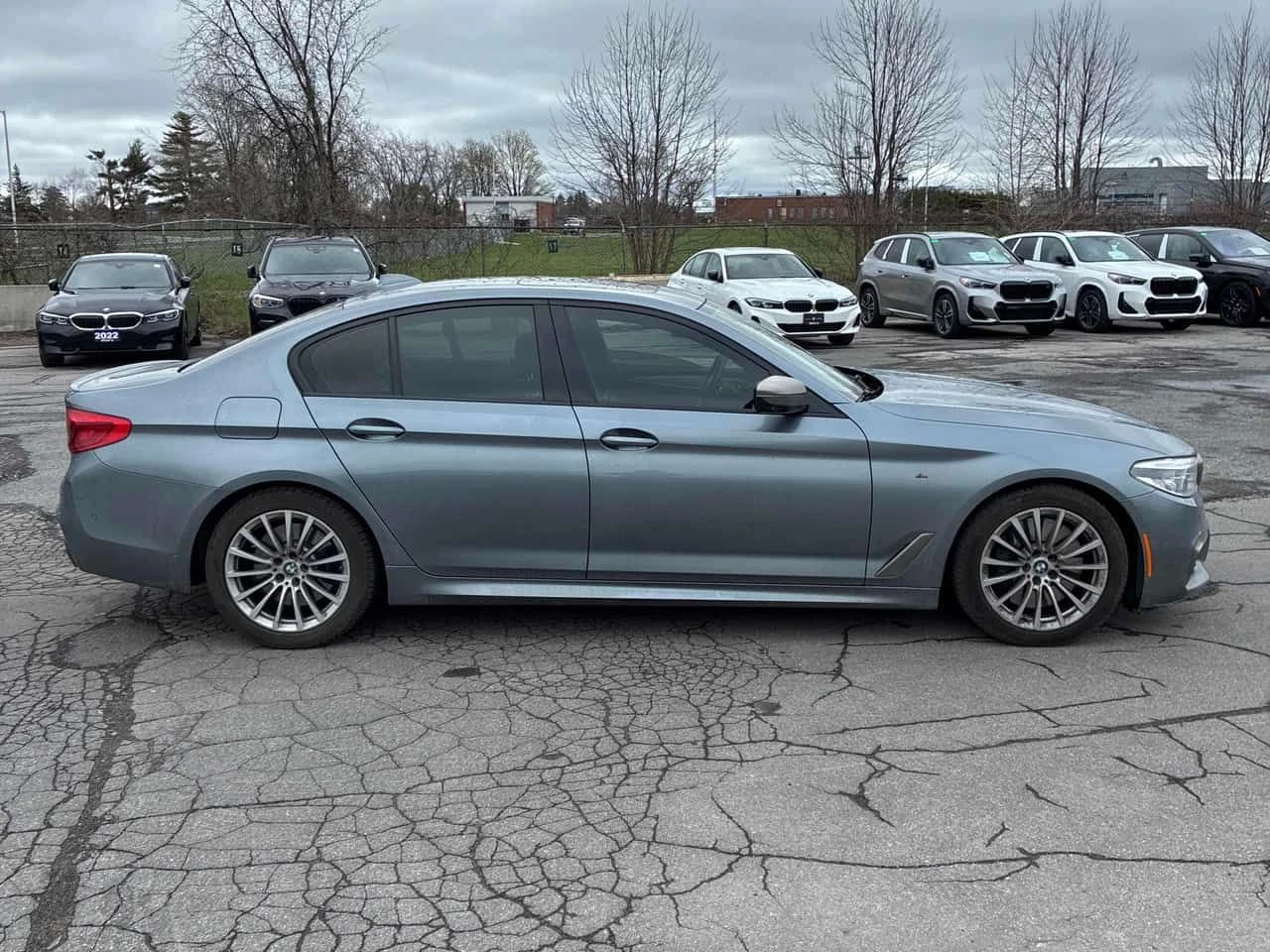 BMW 550 * xDrive * ДИСТРОНИК * 360 * HUD * ОБДУХВАНЕ, снимка 3 - Автомобили и джипове - 54480321