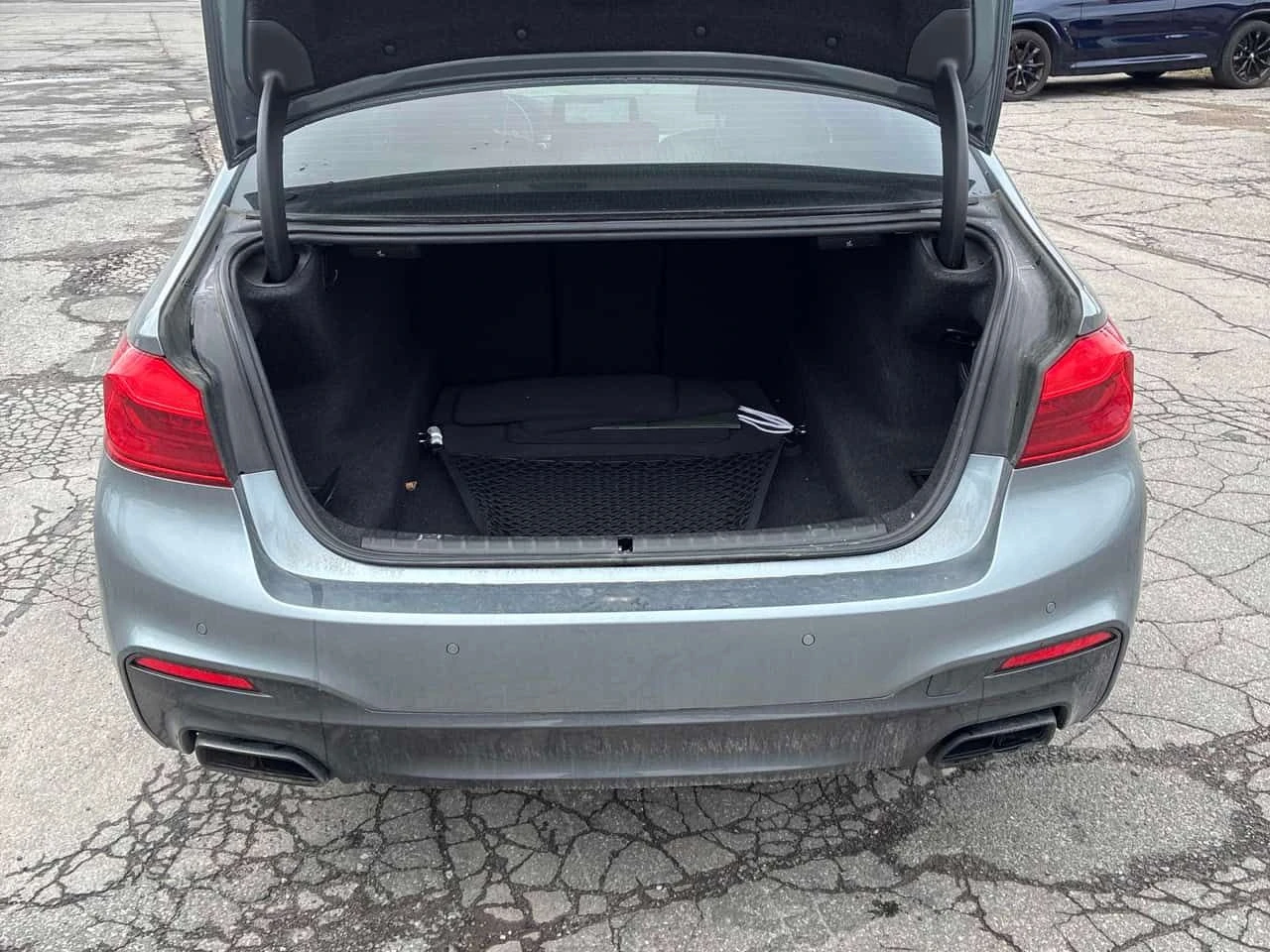 BMW 550 * xDrive * ДИСТРОНИК * 360 * HUD * ОБДУХВАНЕ, снимка 16 - Автомобили и джипове - 54480321