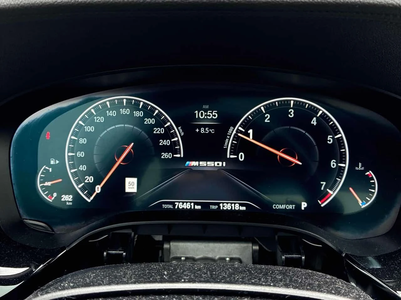 BMW 550 * xDrive * ДИСТРОНИК * 360 * HUD * ОБДУХВАНЕ, снимка 8 - Автомобили и джипове - 54480321