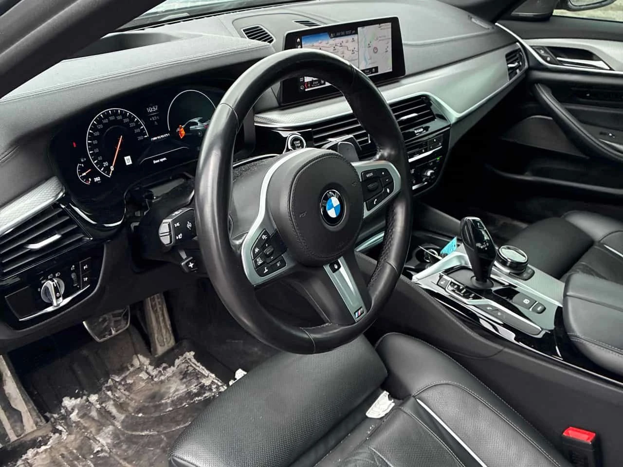 BMW 550 * xDrive * ДИСТРОНИК * 360 * HUD * ОБДУХВАНЕ, снимка 5 - Автомобили и джипове - 54480321