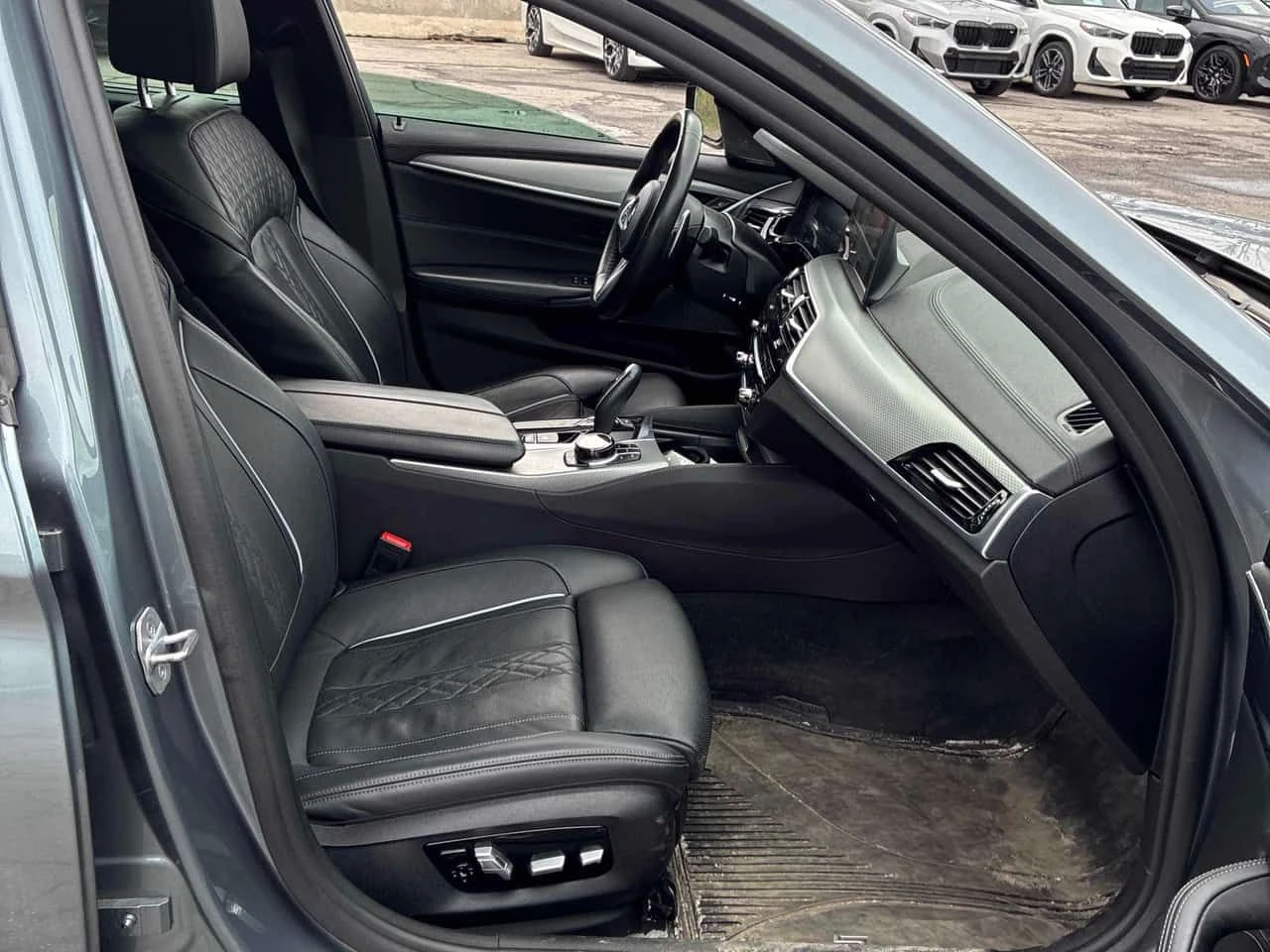BMW 550 * xDrive * ДИСТРОНИК * 360 * HUD * ОБДУХВАНЕ, снимка 17 - Автомобили и джипове - 54480321