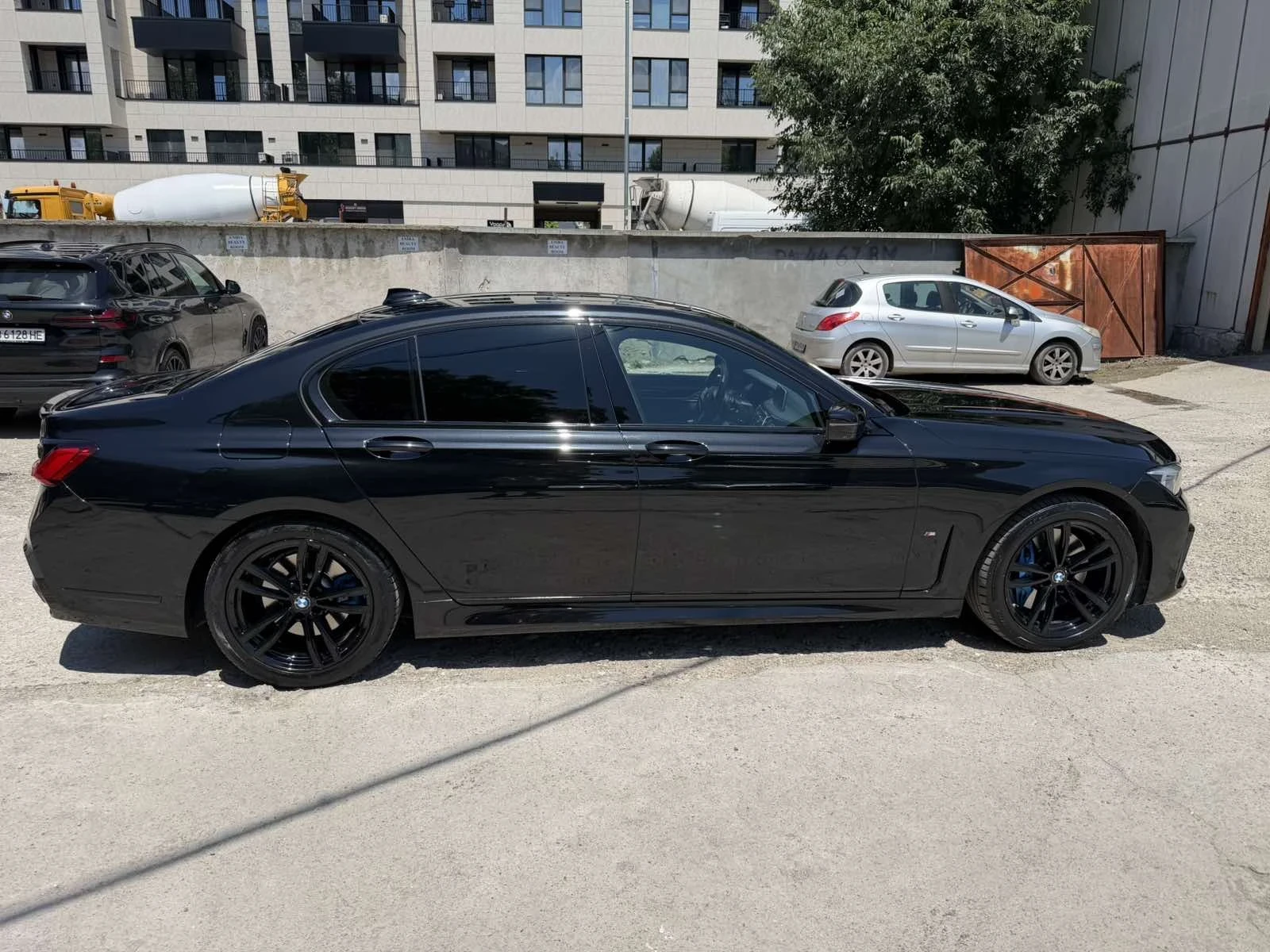 BMW 740 D/ M-Sport / X-drive/ Soft close/ Harman Kardon, снимка 3 - Автомобили и джипове - 55366122