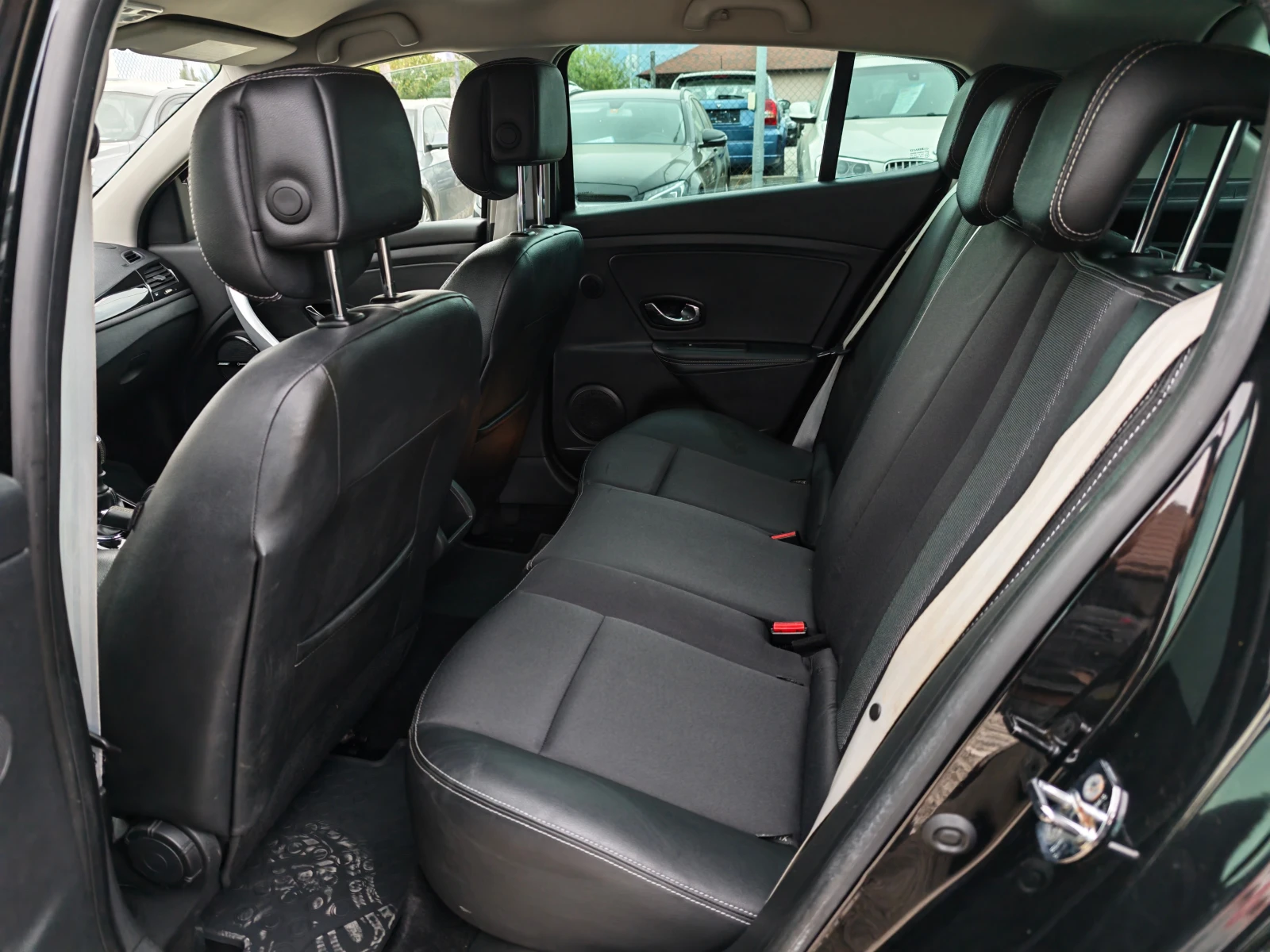 Renault Megane 1.5 dci, снимка 12 - Автомобили и джипове - 56172150