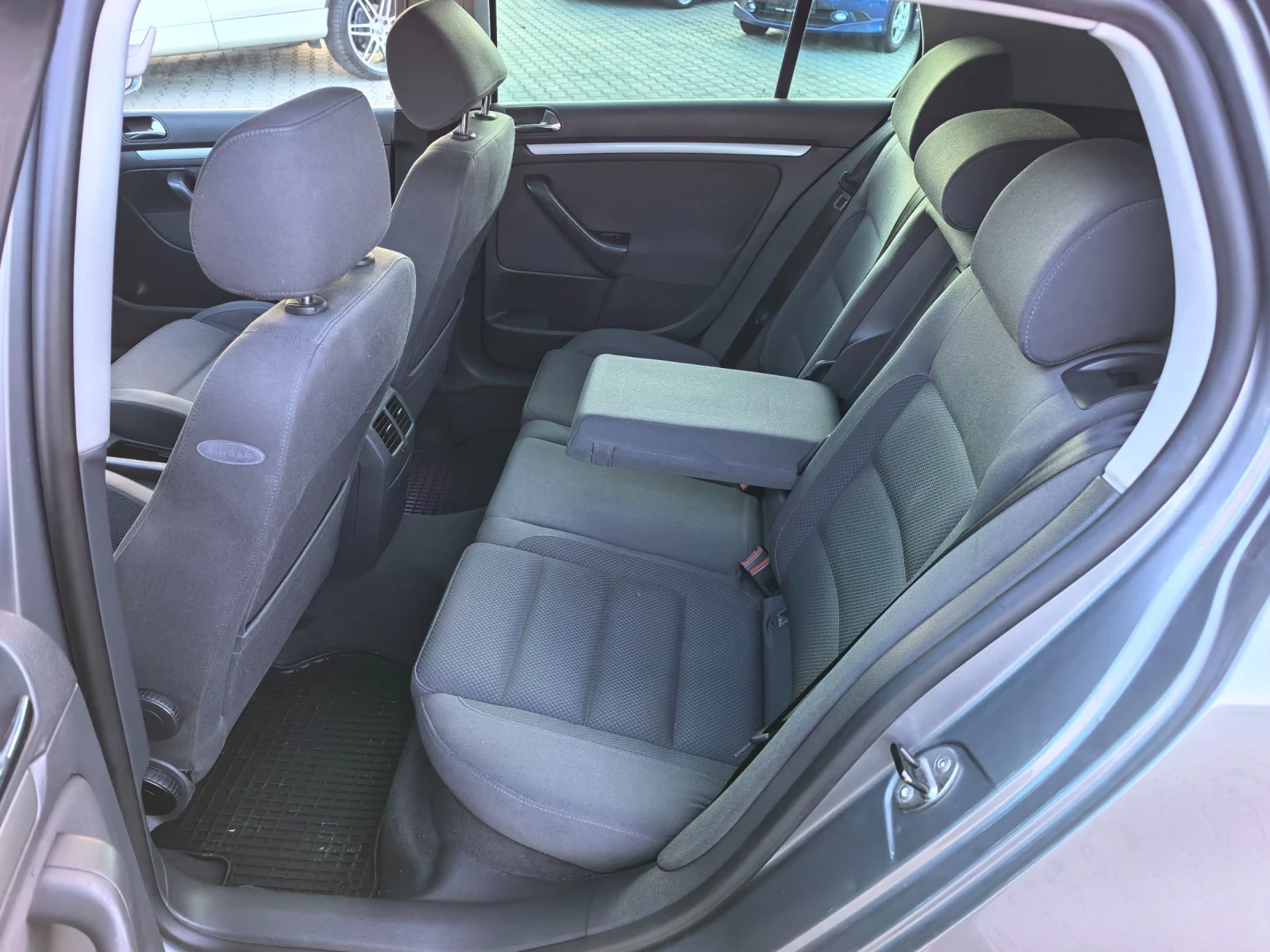 VW Golf 2.0тди 140кс+ + , снимка 9 - Автомобили и джипове - 56227569
