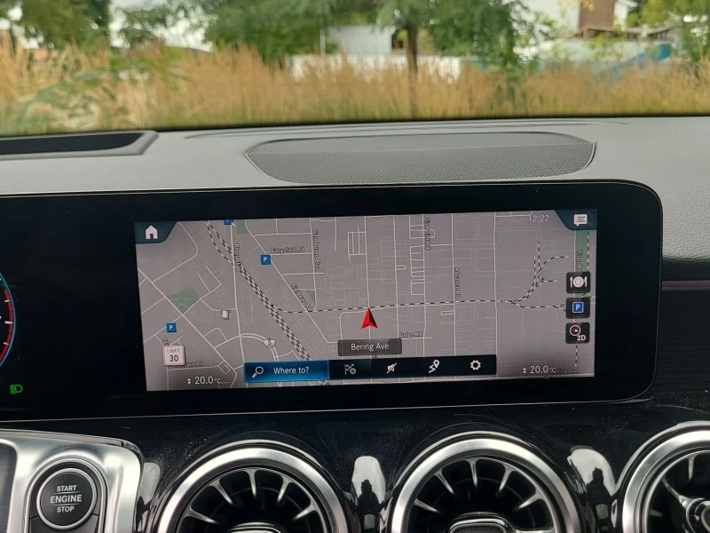Mercedes-Benz GLB 250 * 4MATIC * DRIVER ASSIST PKG * CARFAX * , снимка 9 - Автомобили и джипове - 56075462